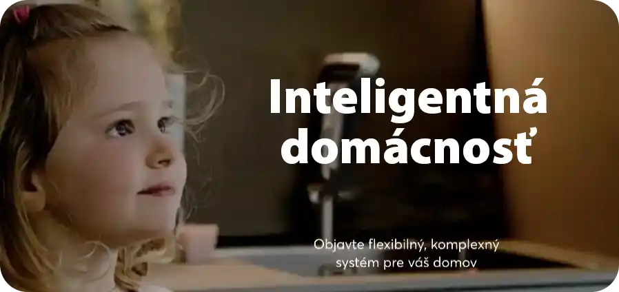 Moderný interiér bytu so systémom inteligentnej domácnosti
